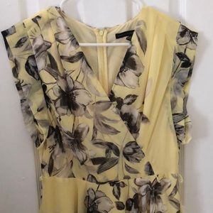 White House Black Market- Yellow Floral Dress 🌻